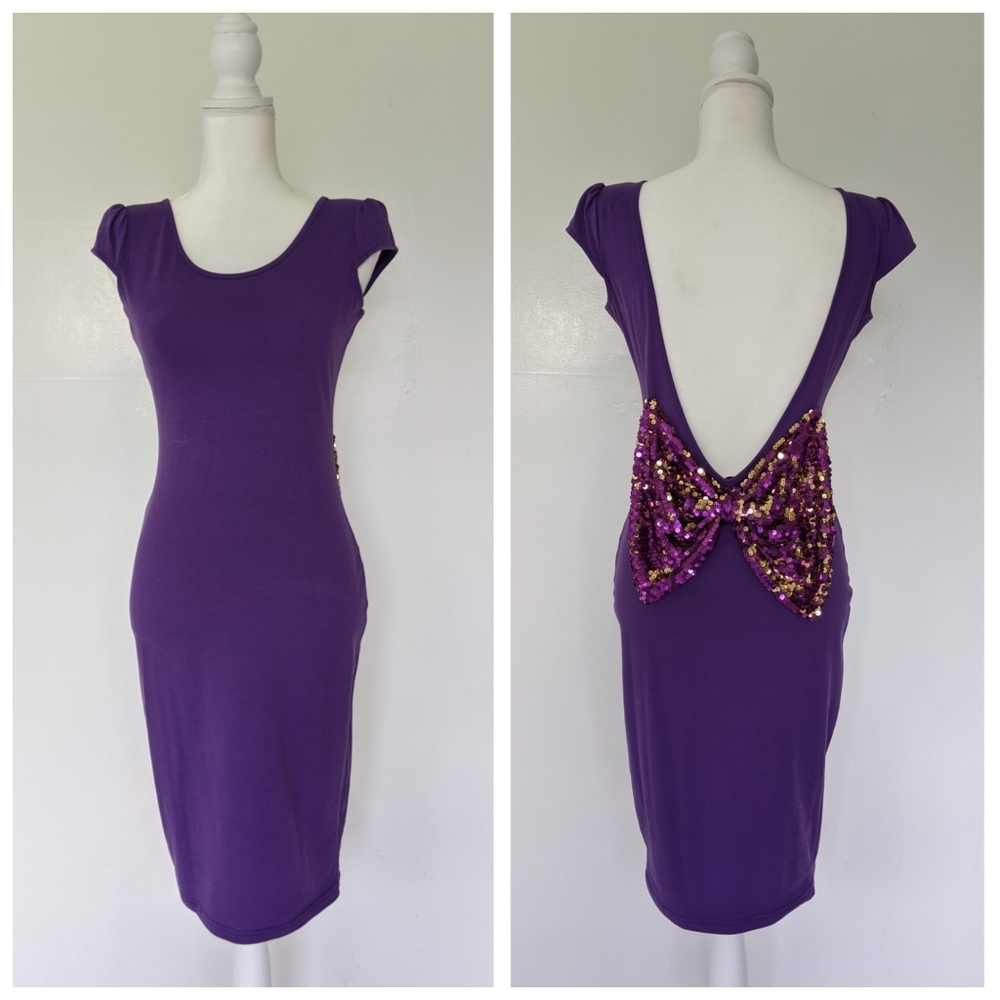 Bodycon midi dress with open back and sequin bow